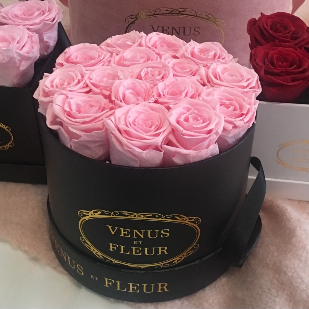 Venus Et Fleur Small Long Lasting Roses box